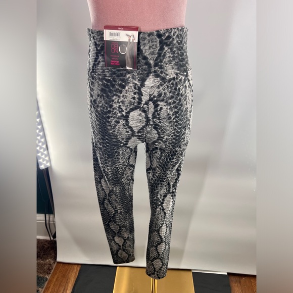 NWT No Boundaries Snake Print Honeycomb Leggings - Picture 9 of 11